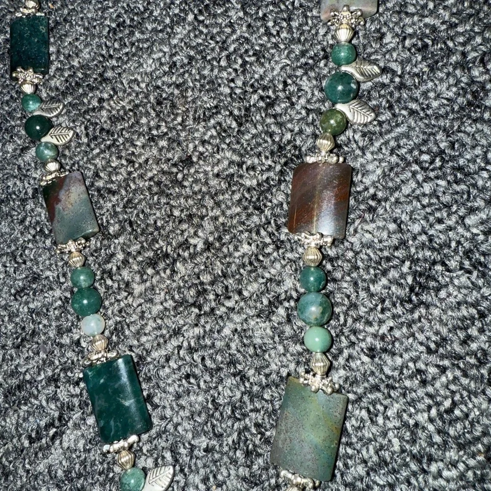 Gorgeous Vintage Elegant Green Agate Stone Necklace - Picture 3 of 4
